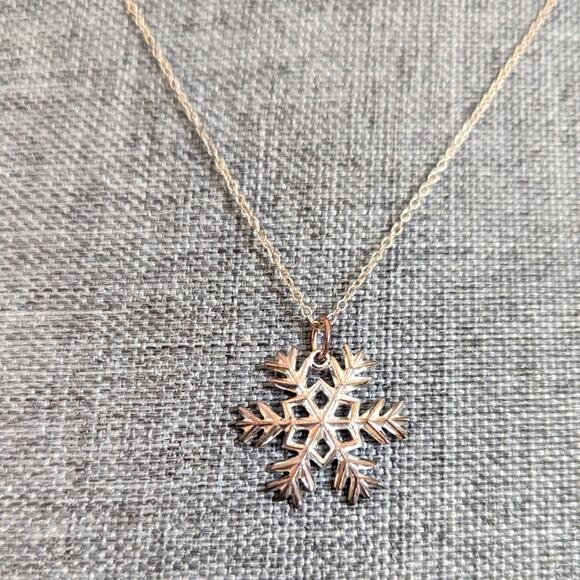 Vintage 925 Sterling Silver Delicate Dainty Unique Snowflake Pendant Necklace - Picture 2 of 5
